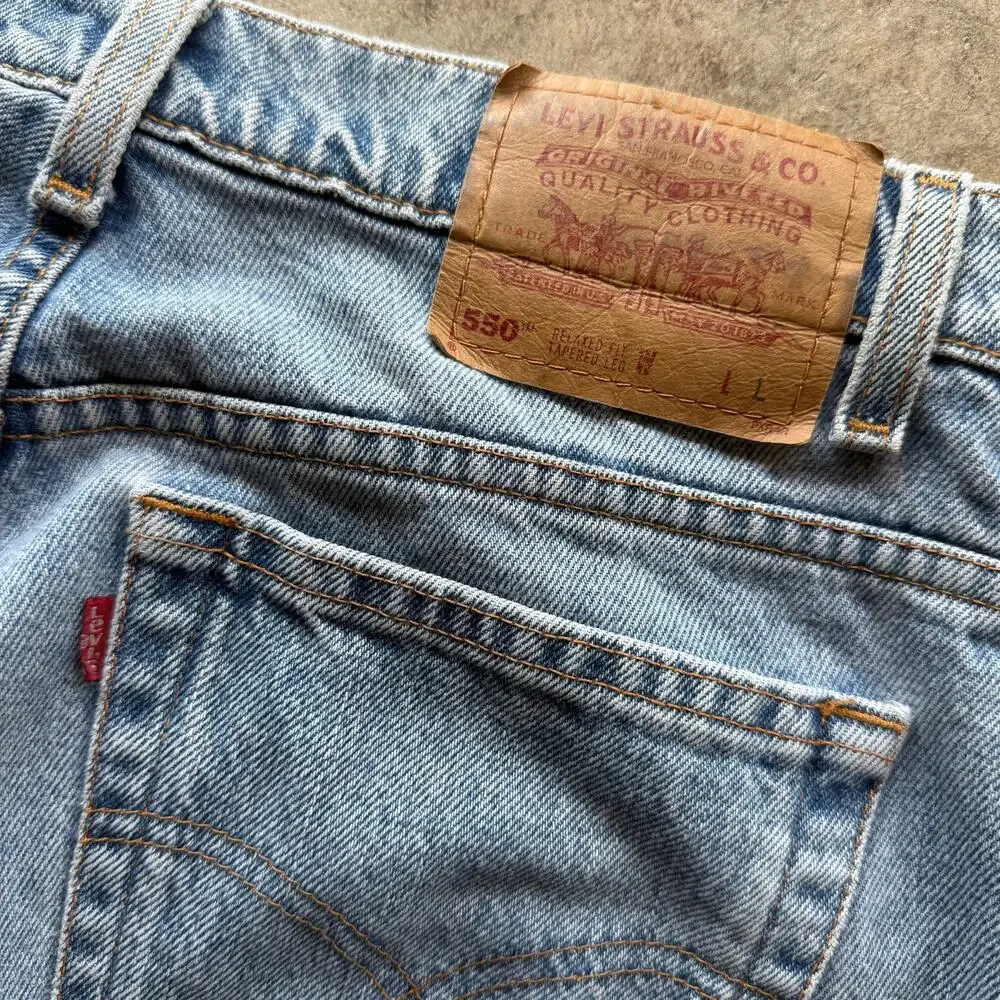 Vtg 1990s Levis 550 Lightwash Blue Jeans Size 32x32
